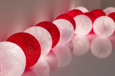 1 Set of 20 LED Red White 5cm Cotton Ball Battery String Lights Christmas Gift Home Wedding Party Bedroom Decoration Outdoor Indoor Table Centrepiece Payday Deals