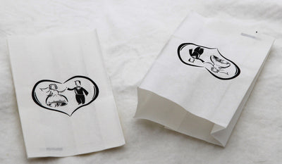 50 Pack Wedding Cake Bags Greaseproof Wax Paper Slice Take Home Favour Bride Groom in Heart