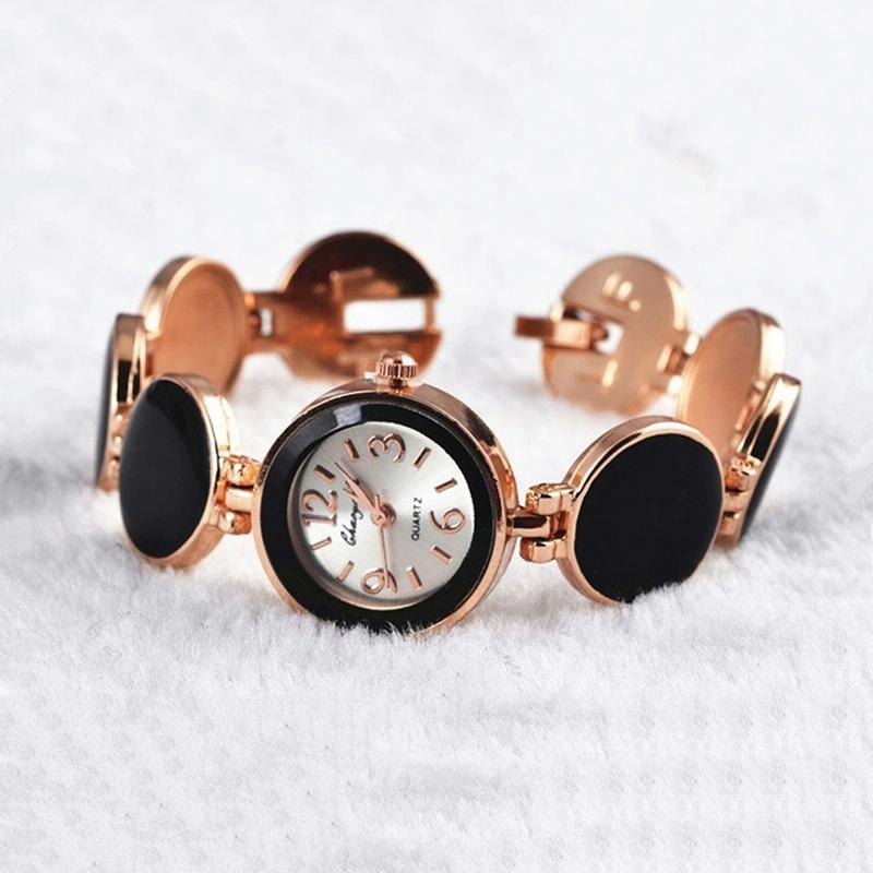 Black Round Dial Bracelet Quartz Wristwatch for Women