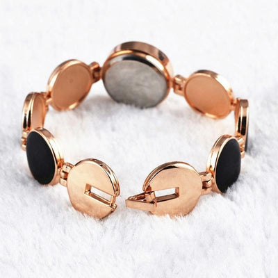 Black Round Dial Bracelet Quartz Wristwatch for Women
