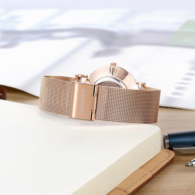 Stylish Men Quartz Watch with Gold Alloy Case and Stainless Steel Band - Round Dial - Wa0733C