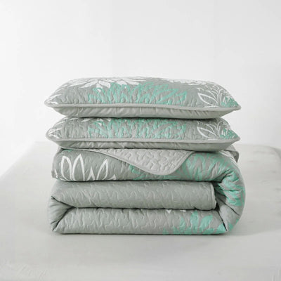 Elegant Quilted Bedspread and Pillowcases Set: Infuse Your Bedroom with Charm - Queen size