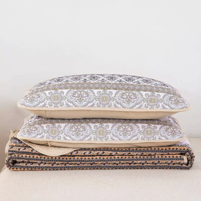 Crafted Quilted Bedspread and Pillowcases Set: A Testament to Skilled Craftsmanship - Queen size