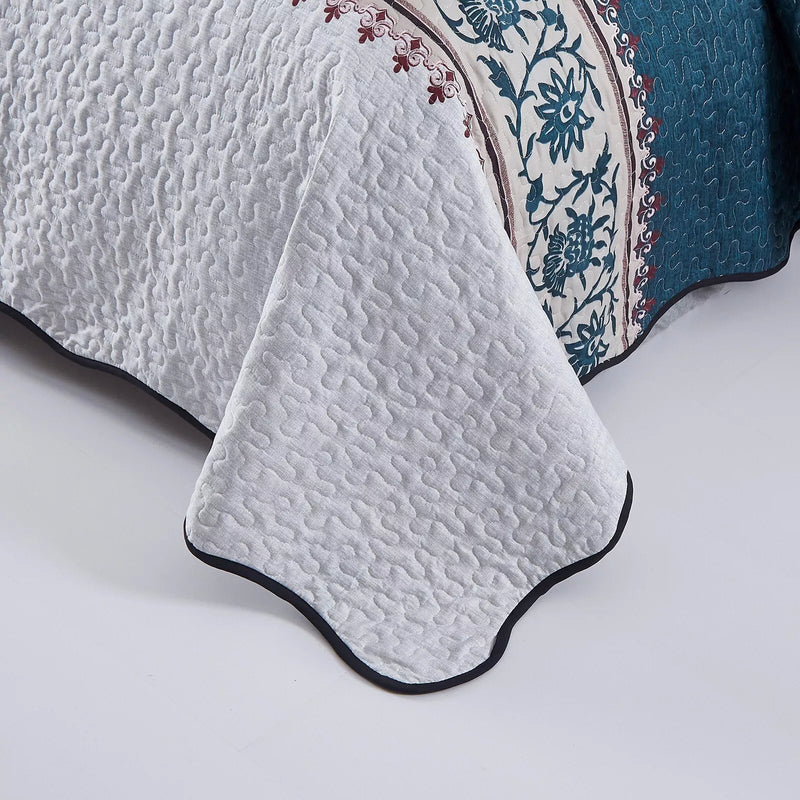 Distinguished Quilted Bedspread and Pillowcases Set: Enhance Your Bedroom Appeal - Queen size