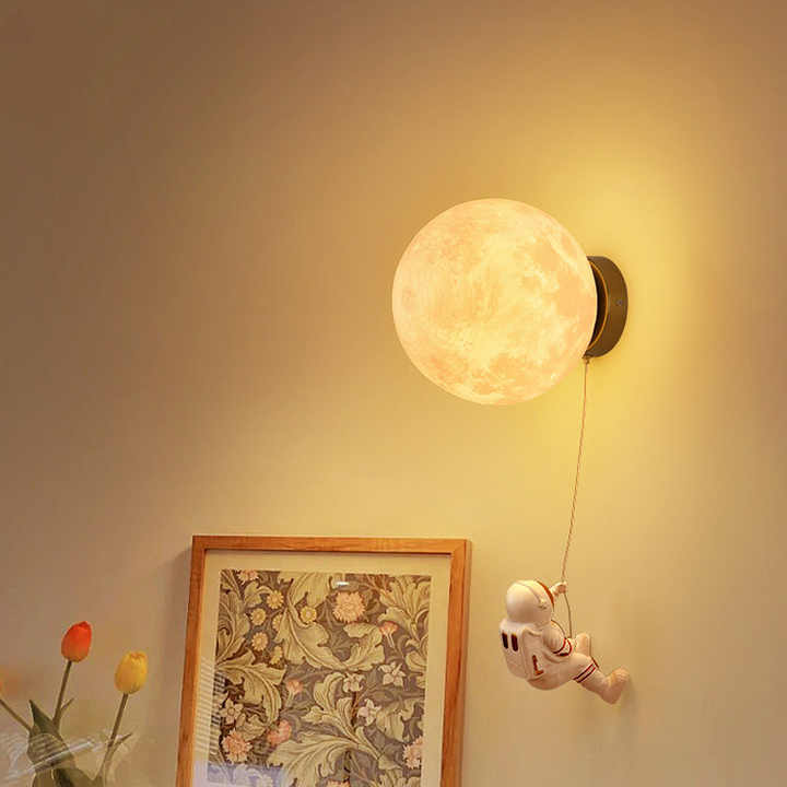 Astronaut Moon Wall Lamp with LED White Light,Diameter 15cm