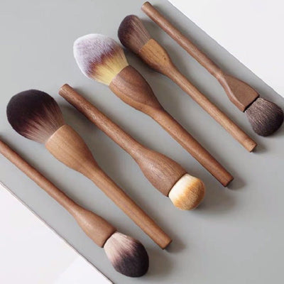 Three-color Flame Large Powder Brush Walnut Wood Makeup Brush Set - Powder, Blush, and Contour Brushes with Soft Fiber Bristles