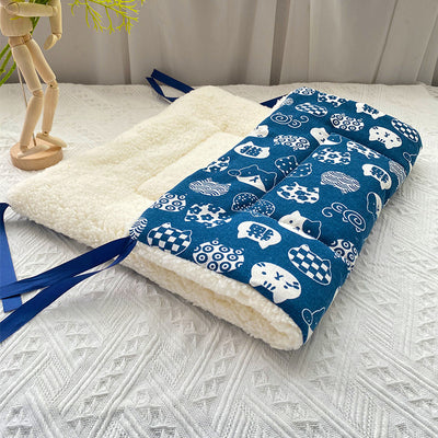 Tie-On Cat Cage Platform Pad - white cat pattern on Blue background (30x75cm)