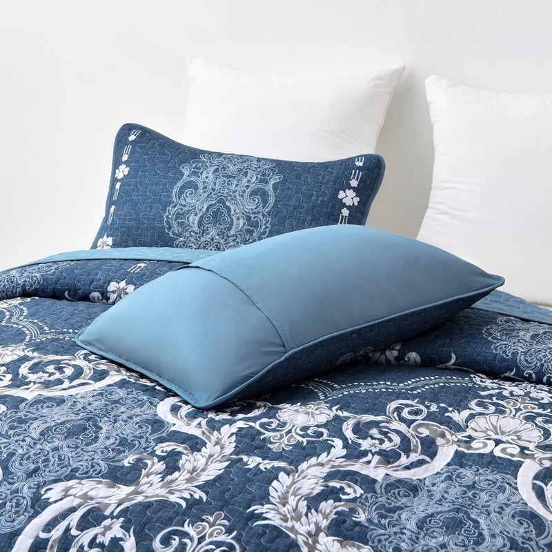 Alluring Quilted bedspread and pillowcovers set: Luxurious Bedroom Addition - Queen size Payday Deals