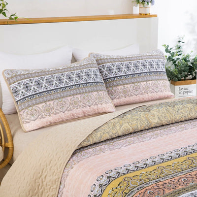 Crafted Quilted Bedspread and Pillowcases Set: A Testament to Skilled Craftsmanship - Queen size Payday Deals