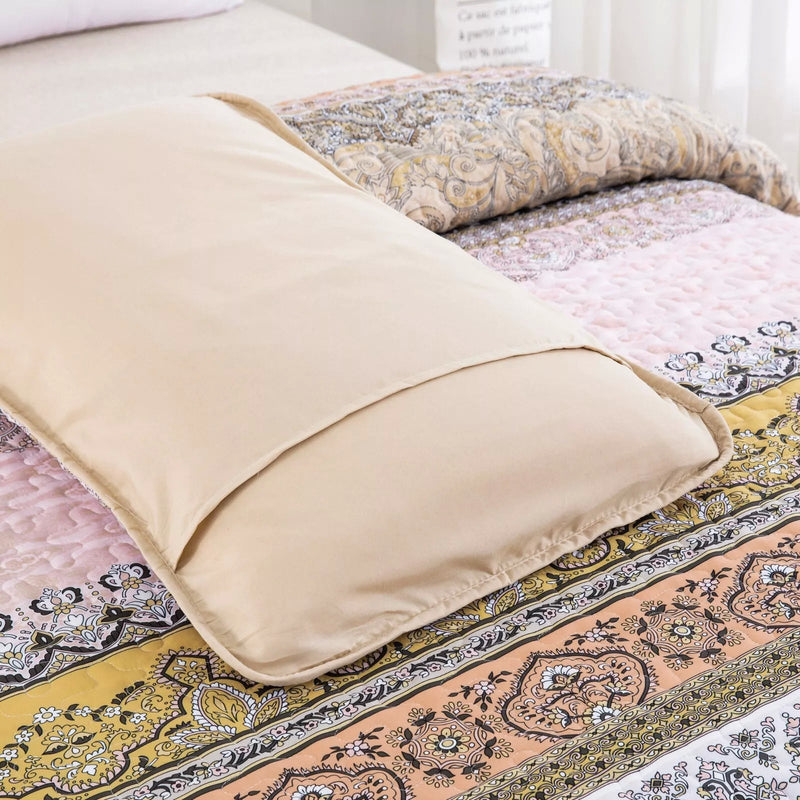 Crafted Quilted Bedspread and Pillowcases Set: A Testament to Skilled Craftsmanship - Queen size Payday Deals