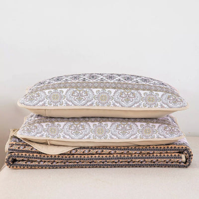 Crafted Quilted Bedspread and Pillowcases Set: A Testament to Skilled Craftsmanship - Queen size Payday Deals