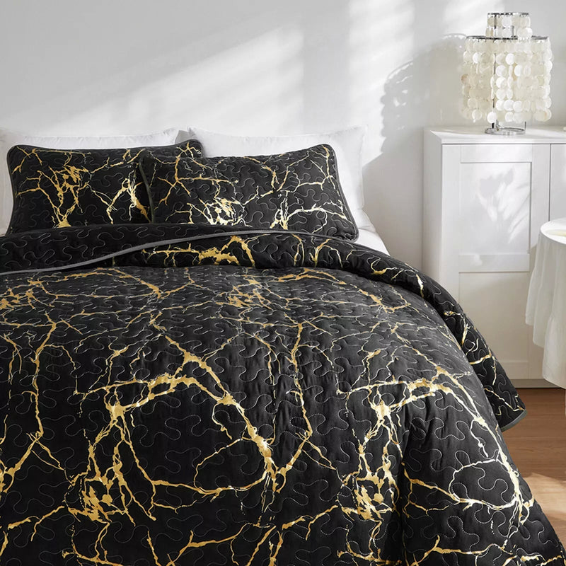 Exquisite Quilted bedspread and pillowcovers set: Experience Pure Comfort - Queen size Payday Deals