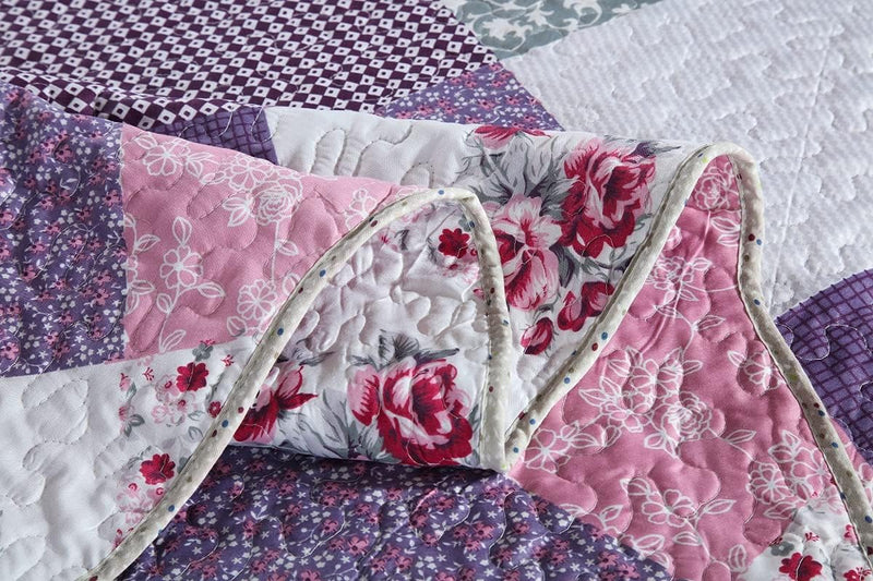 Quaint Quilted bedspread and pillowcovers set: Perfect for a Cozy Retreat - Queen size Payday Deals