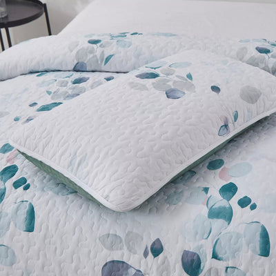 Refreshing Quilted bedspread and pillowcovers set: Cool and Inviting - Queen size Payday Deals