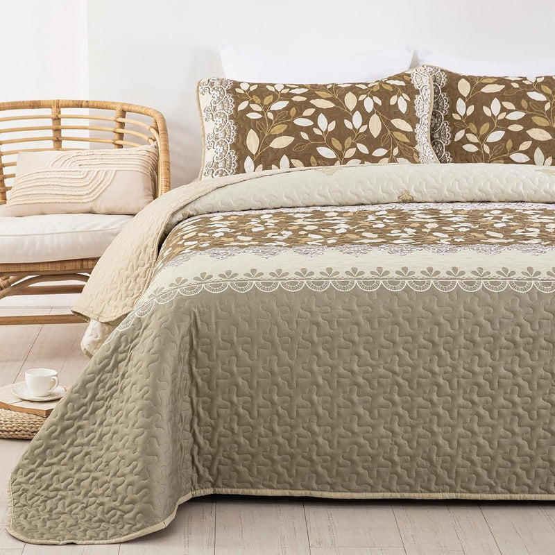 Sophisticated Quilted Bedspread and Pillowcases Set: Exquisite Design and Comfort - Queen size Payday Deals