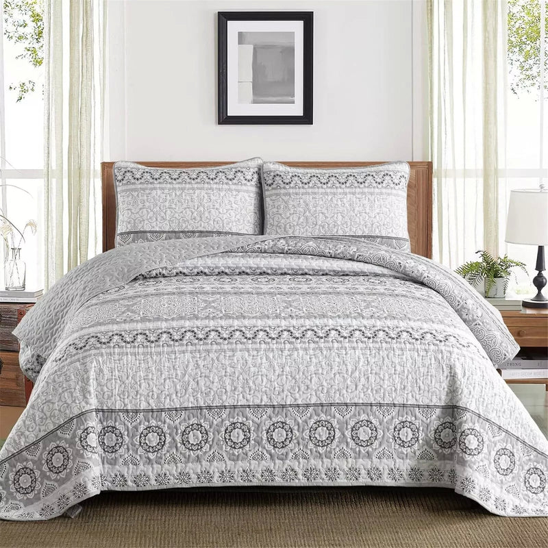 Striking Quilted coverlet and pillowcovers set: Make a Bold Impact - Queen size Payday Deals