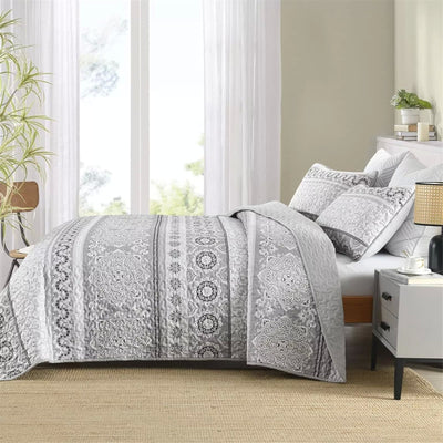 Striking Quilted coverlet and pillowcovers set: Make a Bold Impact - Queen size Payday Deals