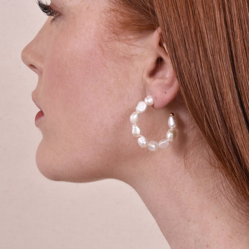 Culturesse Venus Freshwater Pearl Hoop Earrings