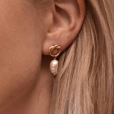 Culturesse Grace Dainty Freshwater Pearl Stud Earrings