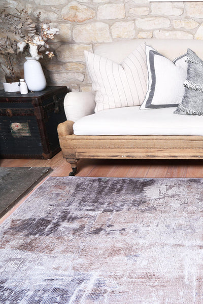 vintage-crown-leopold-ash-ivory-distressed-vintage-round-rug