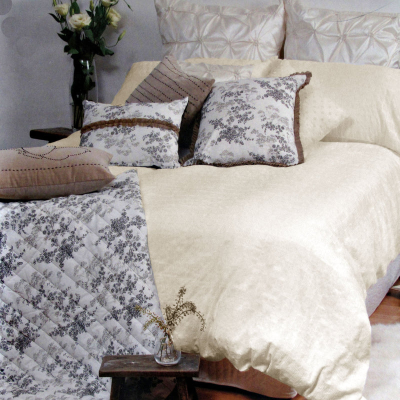 Canterbury Tarlo Cream Quilt Cover Set King Payday Deals