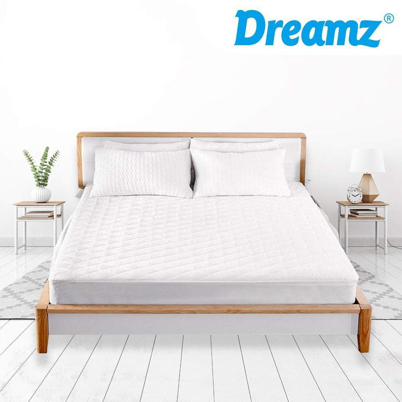 DreamZ Fully Fitted Waterproof Microfiber Mattress Protector in Queen Size Payday Deals